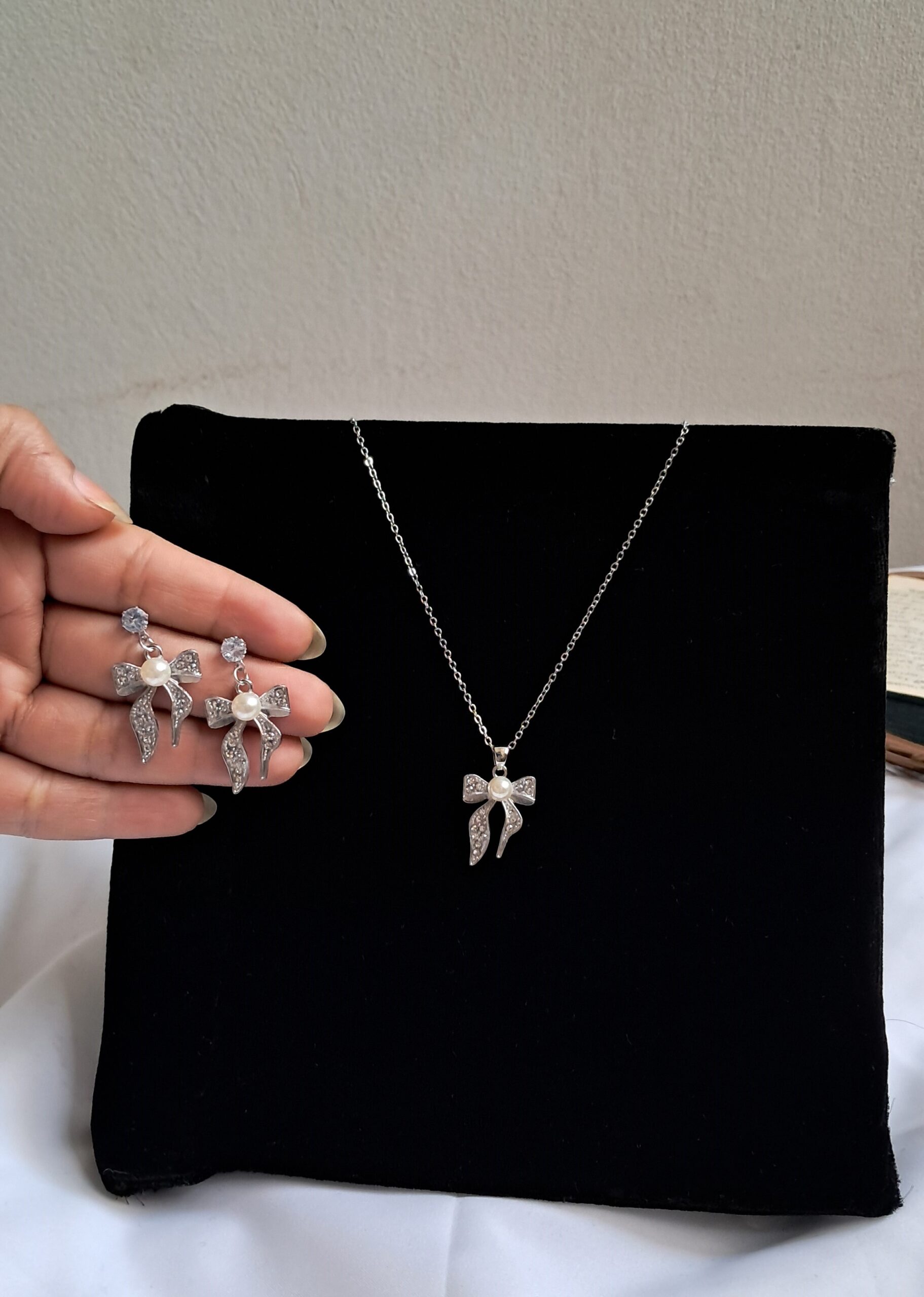 Elegant Silver Bow Set🤍🎀
