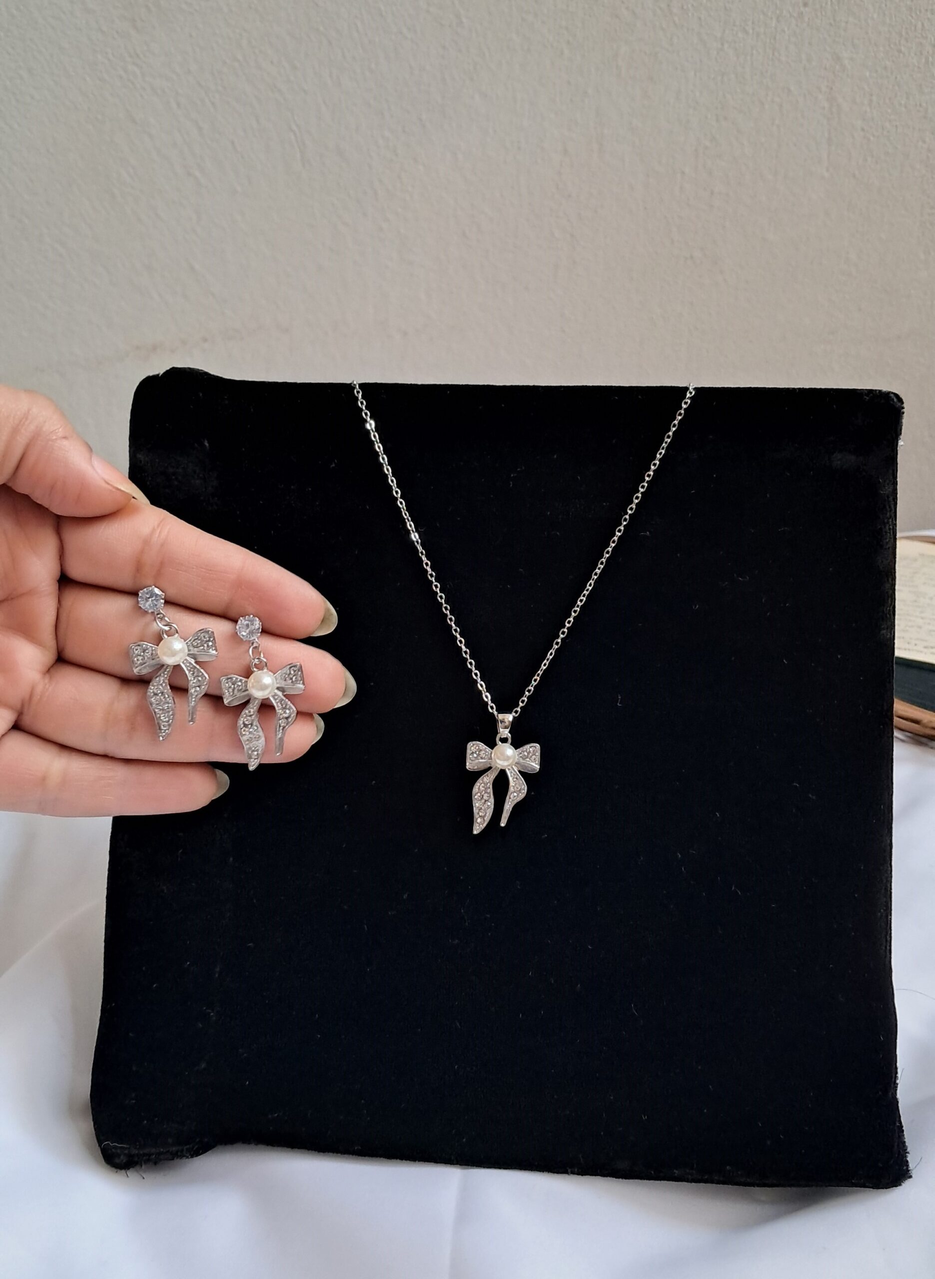 Elegant Silver Bow Set🤍🎀 - Image 2