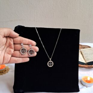 Midnight Clover Circle Set