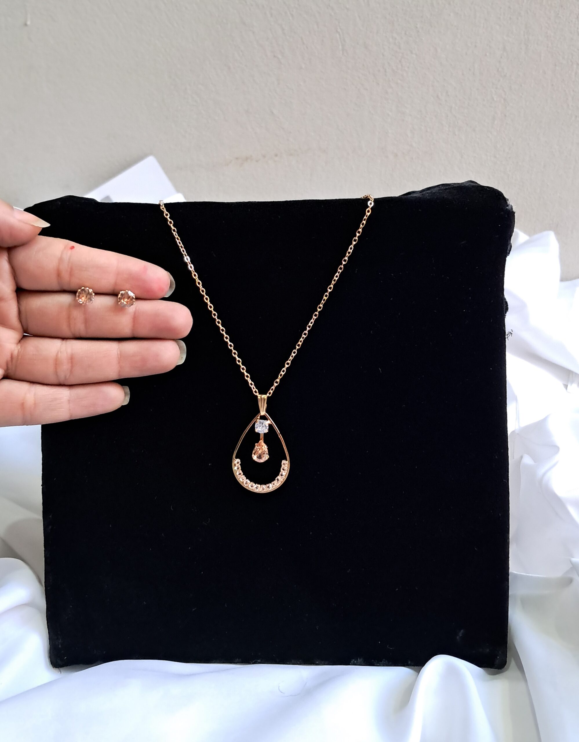 Caramel Teardrop Gold Halo Set - Image 2