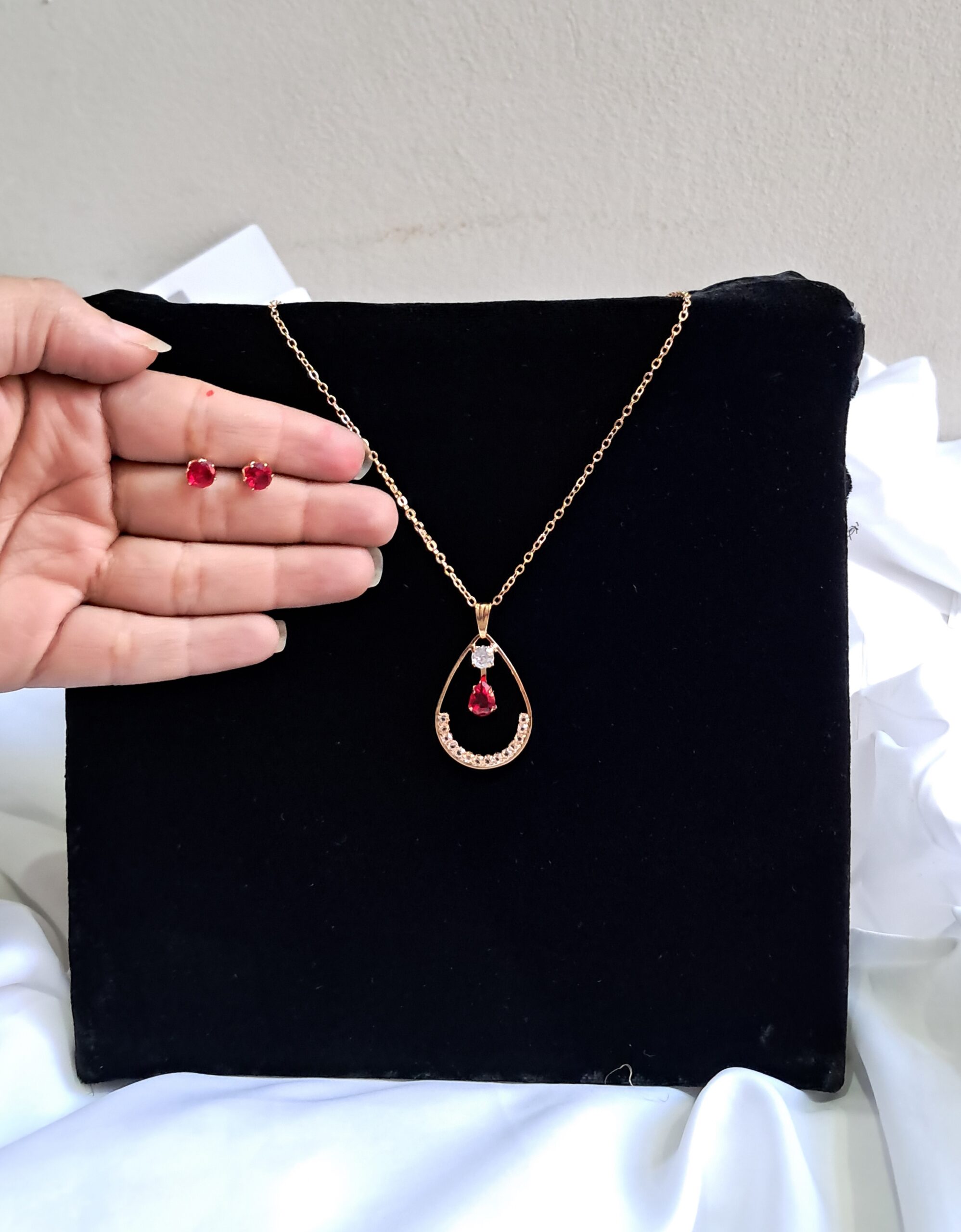 aRed Teardrop Gold Halo Set