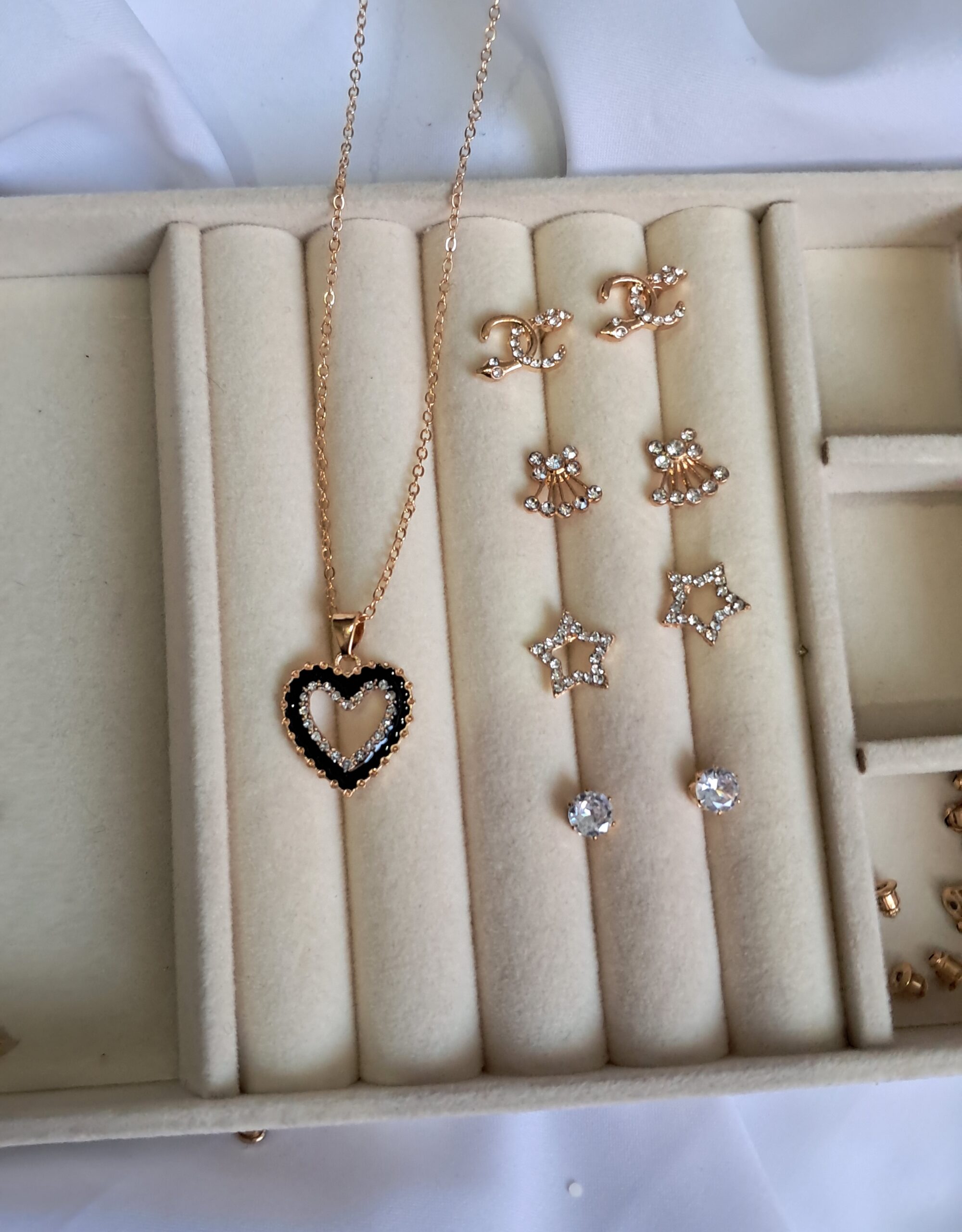 aHeart Set💖(Necklace + 4 Pairs Earrings) - Image 3
