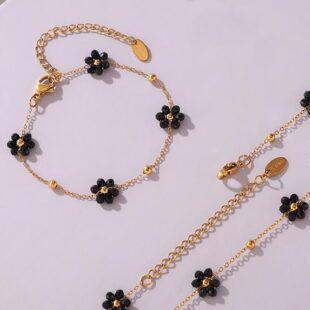 Black Daisy Flower Bracelet (18k Gold Plated)