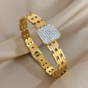 Zircon Princess Cut Gold Cuff (18k Gold Plated)